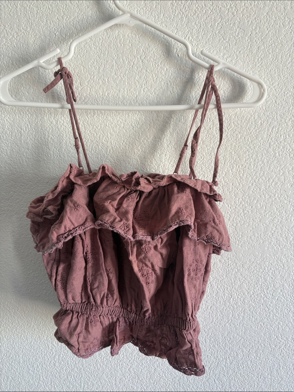 American Eagle Outfitters Dusty Rose Ruffled Eyelet Cami